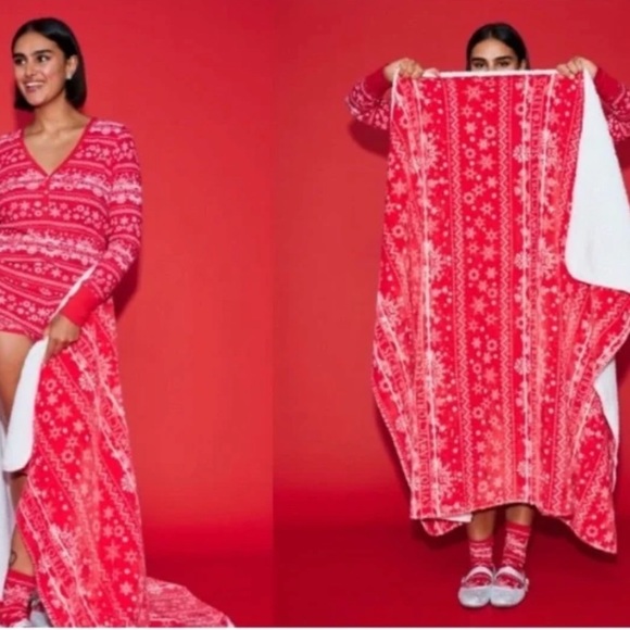 VS VICTORIA'S SECRET Cozy Plush Fleece Red Fair Isle Snowflake Blanket - Picture 3 of 4